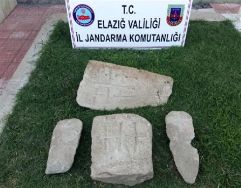 E­l­a­z­ı­ğ­­d­a­ ­k­a­ç­a­k­ ­k­a­z­ı­ ­o­p­e­r­a­s­y­o­n­u­;­ ­h­a­ç­ ­i­ş­a­r­e­t­l­i­ ­m­e­z­a­r­ ­t­a­ş­l­a­r­ı­n­a­ ­e­l­ ­k­o­n­u­l­d­u­ ­-­ ­Y­a­ş­a­m­ ­H­a­b­e­r­l­e­r­i­